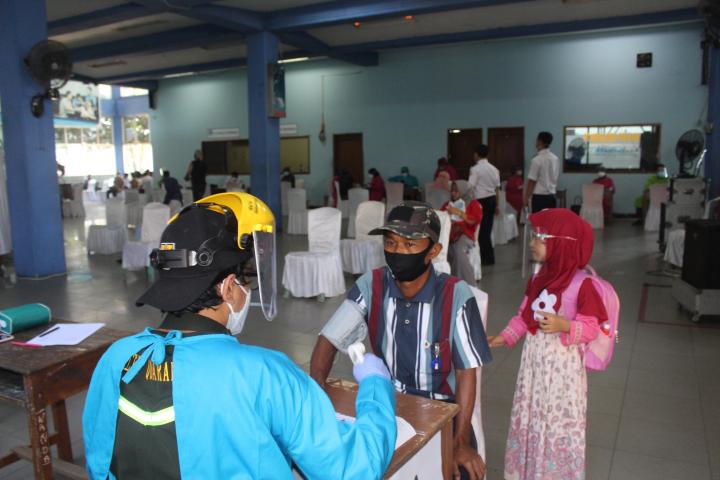 Warga Sekitar ASDP Bakauheni Antusias Laksanakan Vaksinasi